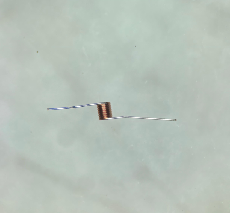 Inducteur à noyau d'air spécifique aux RF haute fréquence HAMLA1200303R —— Composant préféré pour une transmission stable dans la bande 1,5-18 GHz