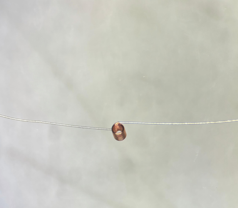 Inducteur à noyau d'air HAMLA0800503R spécifique aux RF, à faible perte et à large température (-55 ℃ ~ + 125 ℃)